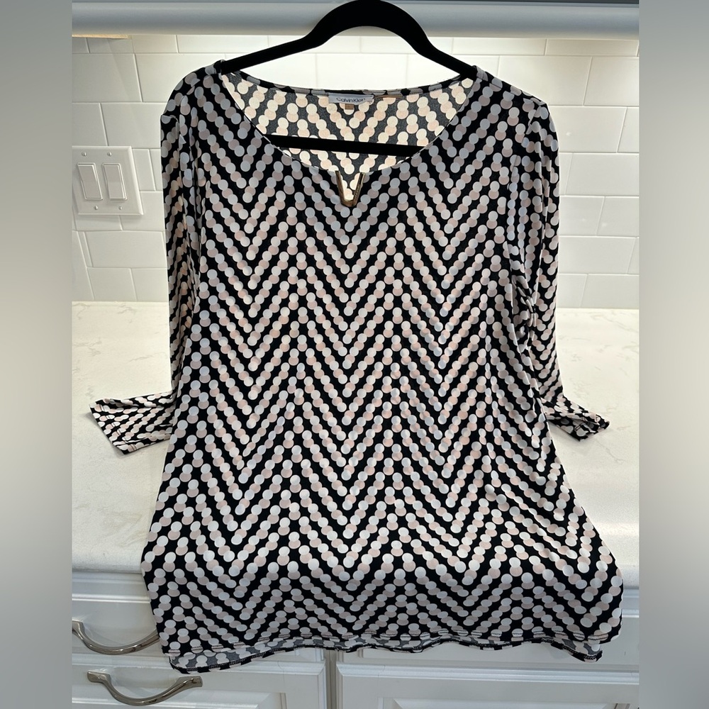 EUC women’s Calvin Klein polka dot notched neck top